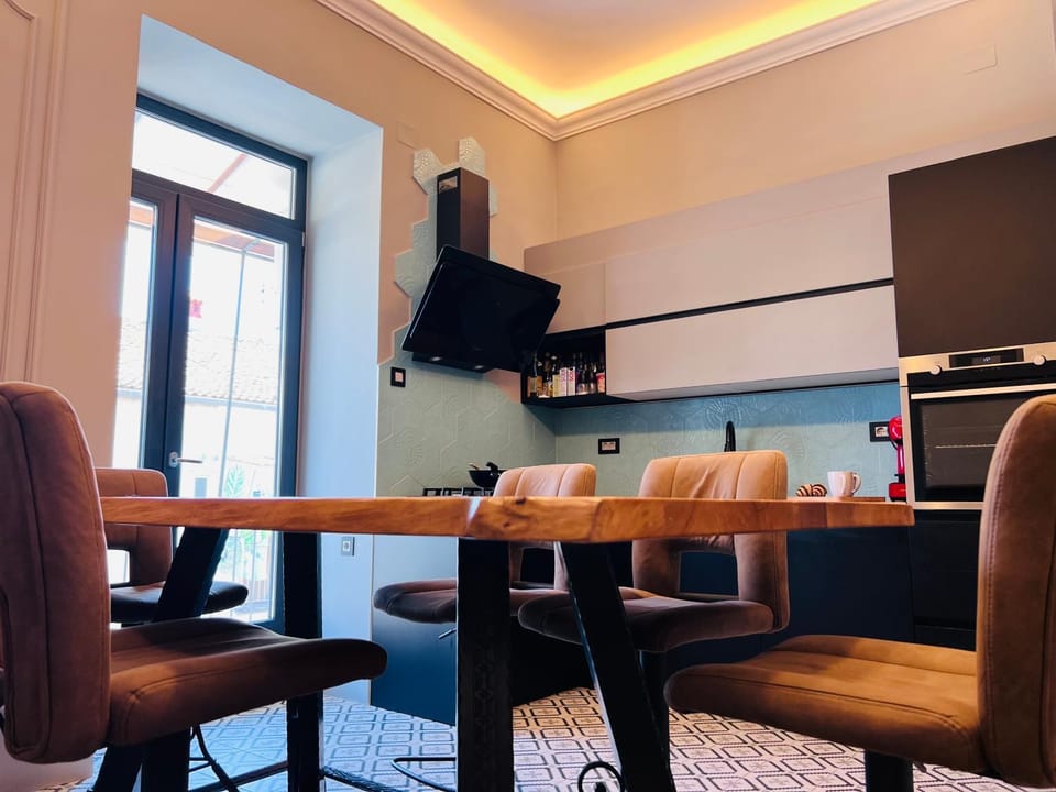 Seating area, kitchen