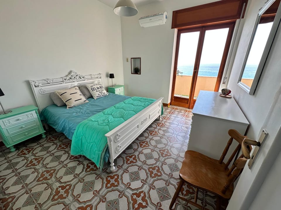 Bed, Bedroom, Sea view