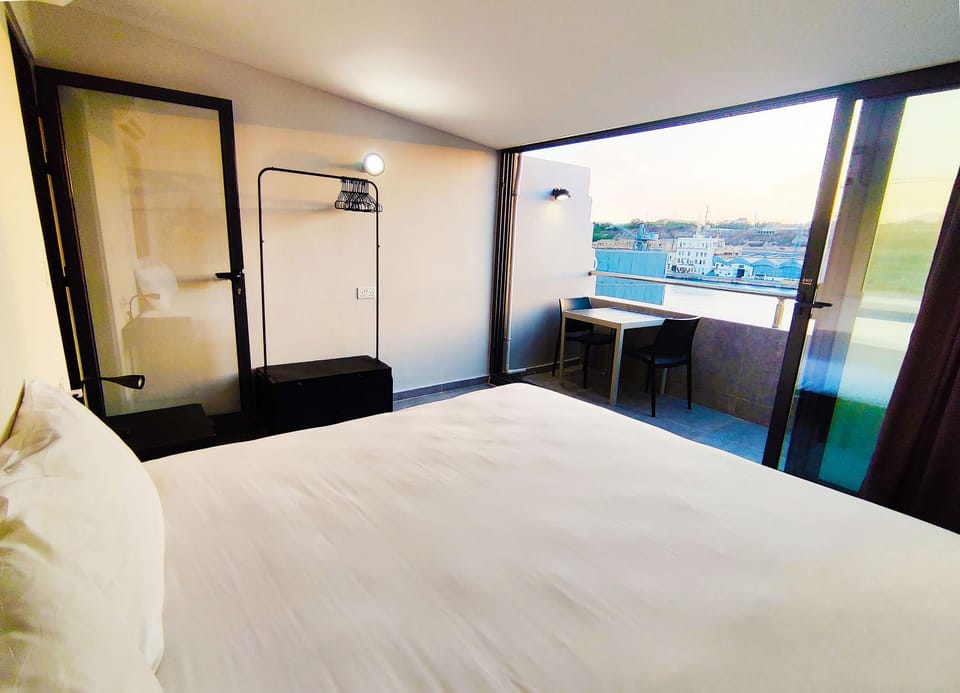 View (from property/room), Dining area, Bedroom, Sea view
