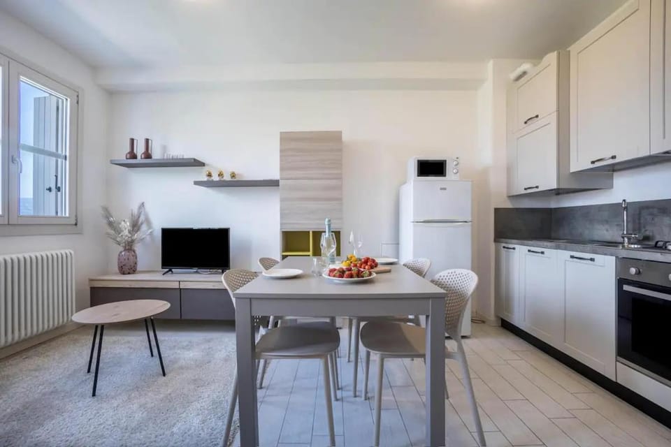 TV and multimedia, Kitchen or kitchenette, minibar, pet friendly, stove