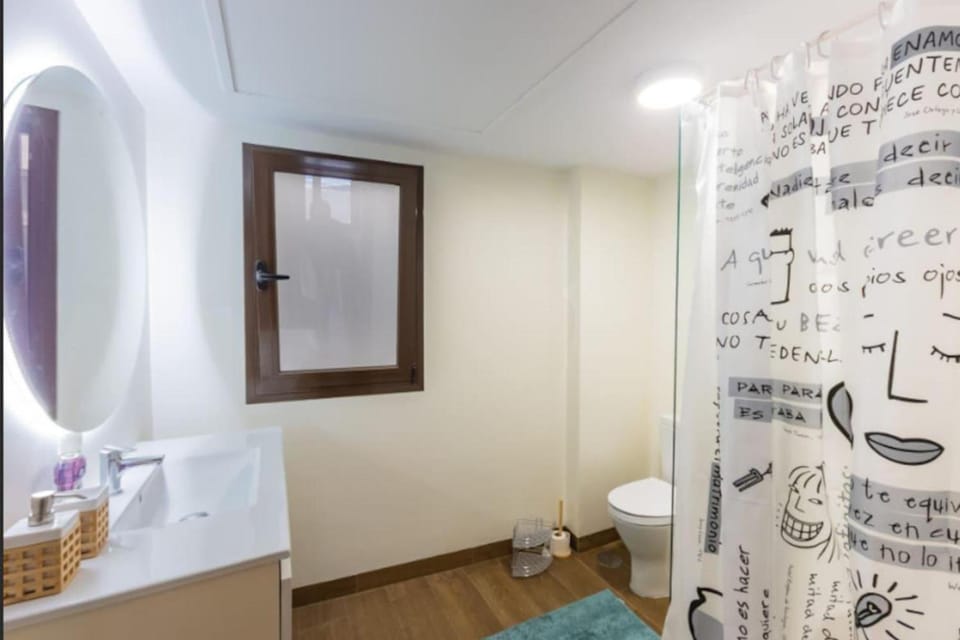 3 Bed Apartment Sleeps 6 - Free Parking & Balcony Apartment in Estepona
