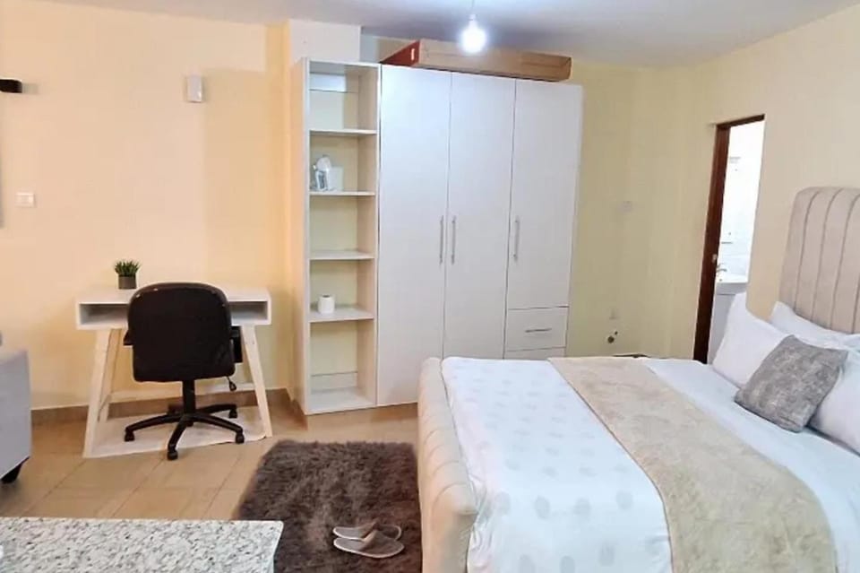 1 Bed Flat - Sleeps 2 - Parking - Wifi Apartment in Nairobi County