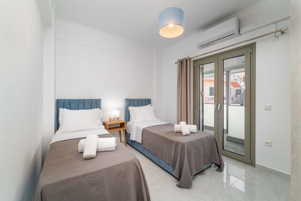 Bed, Photo of the whole room, Bedroom, towels, air conditioner