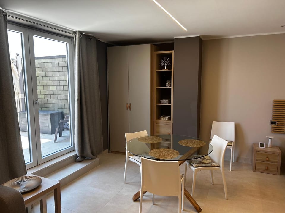 Living room, Seating area, Dining area