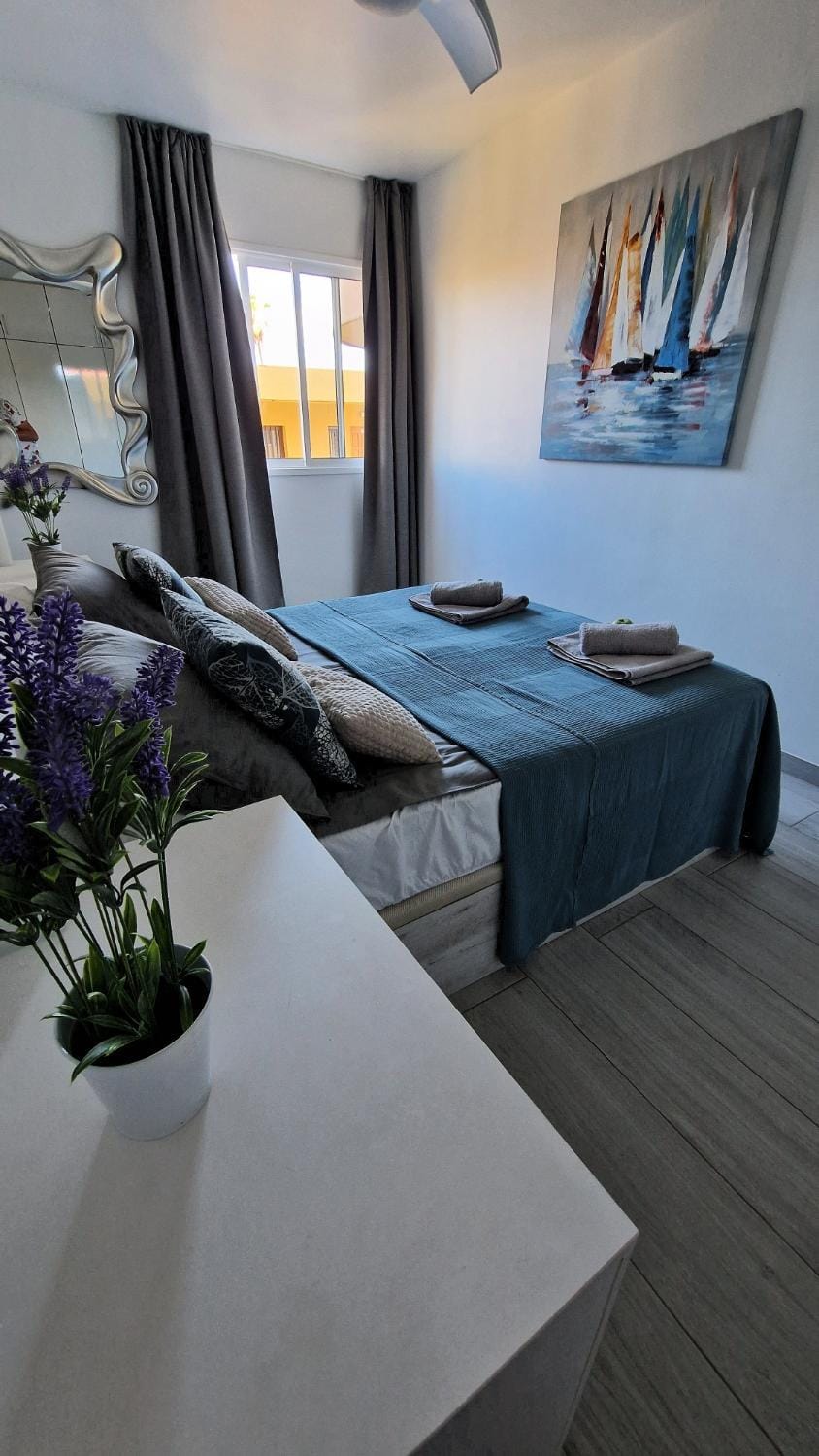 Bed, Bedroom, fireplace