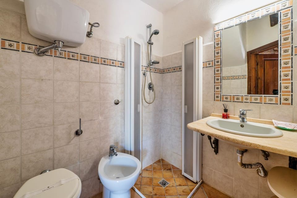 Bathroom, Living room