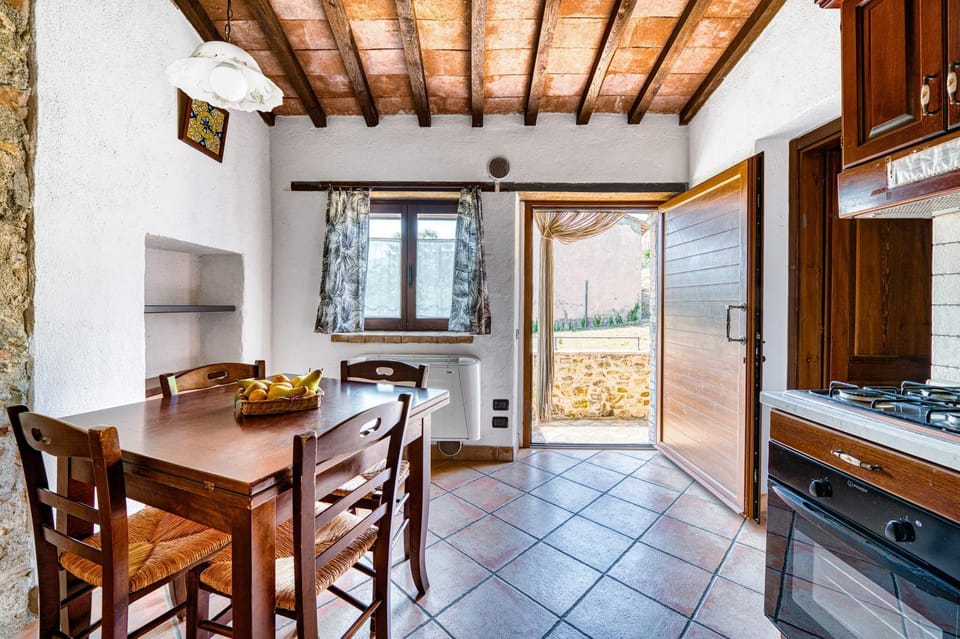 Property building, Kitchen or kitchenette, Living room