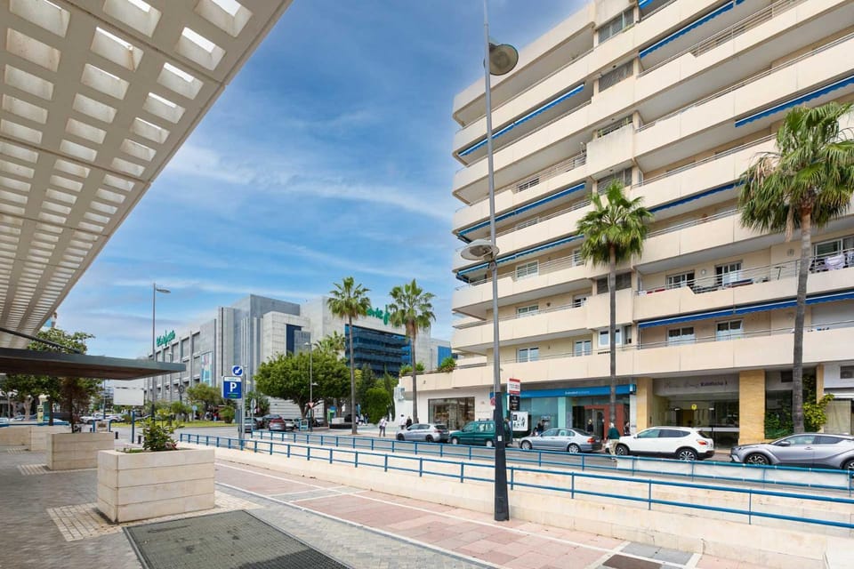 Property building, Neighbourhood, Street view, Location, Parking