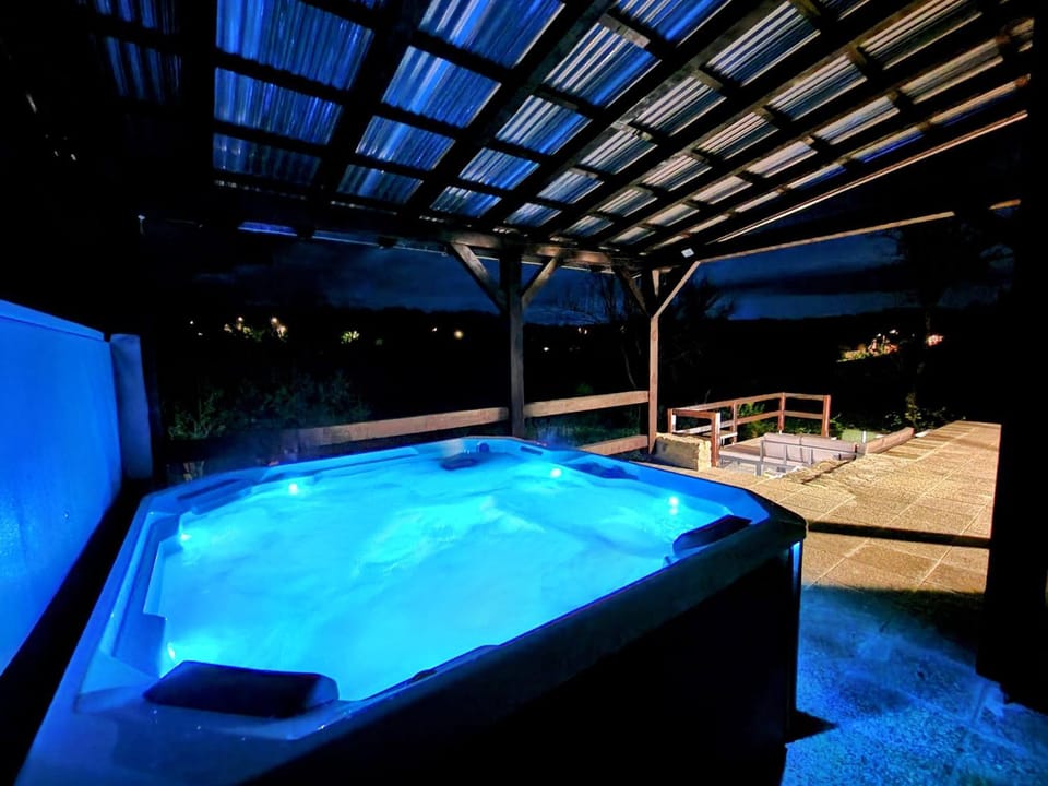 Property building, Night, Hot Tub