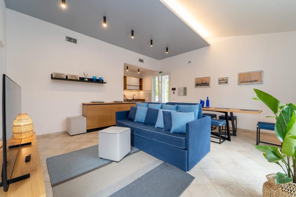 Communal lounge/ TV room, Kitchen or kitchenette, Seating area