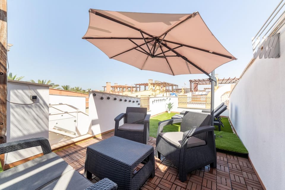 Property building, Balcony/Terrace, Living room