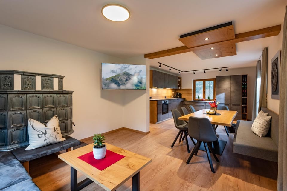 Living room, Dining area, Food