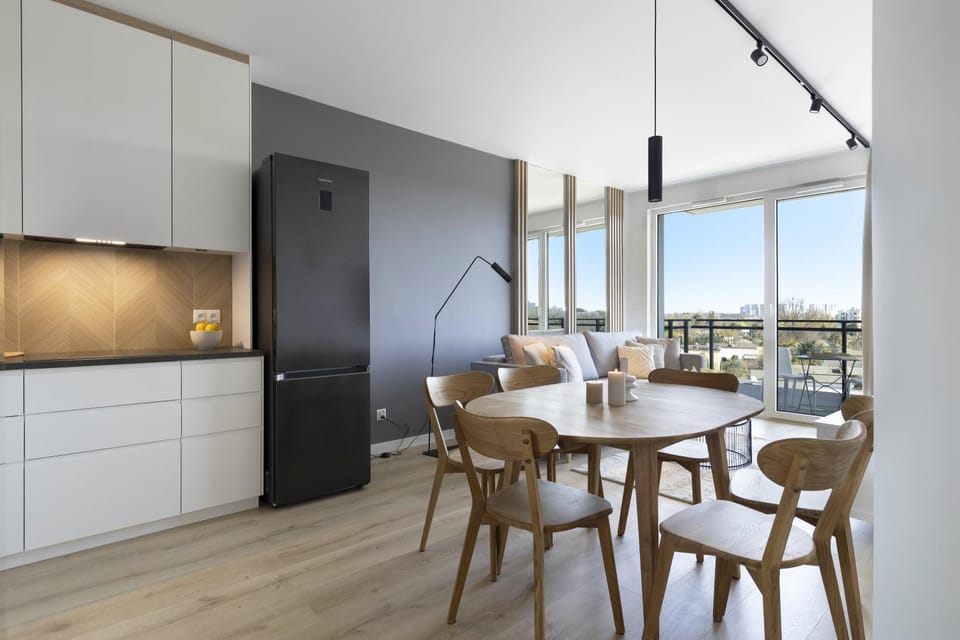 Kitchen or kitchenette, Living room, Seating area, Dining area