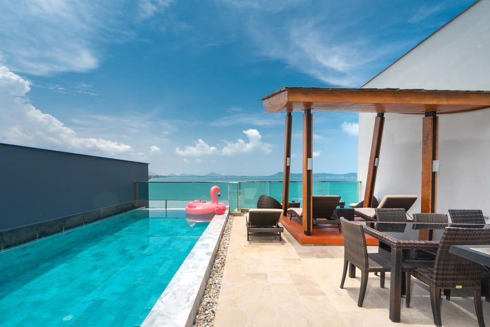 Balcony/Terrace, Pool view, Sea view, Swimming pool, sunbed