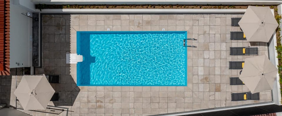 Day, Swimming pool, sunbed