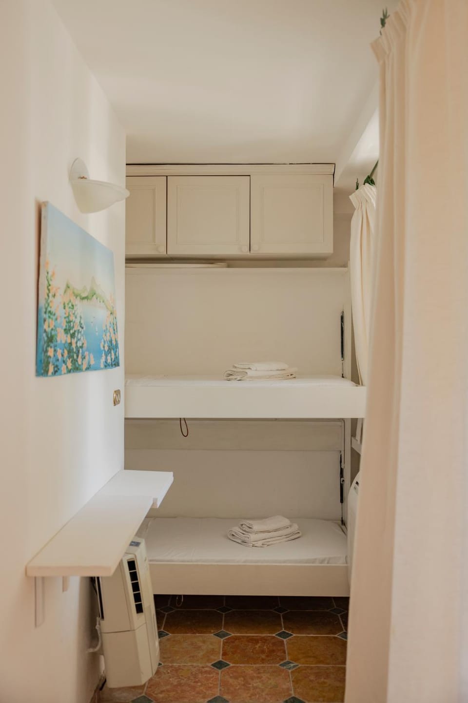 Bedroom, bunk bed