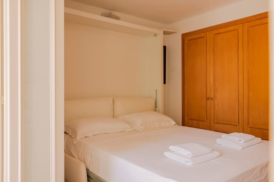 Bedroom, wardrobe