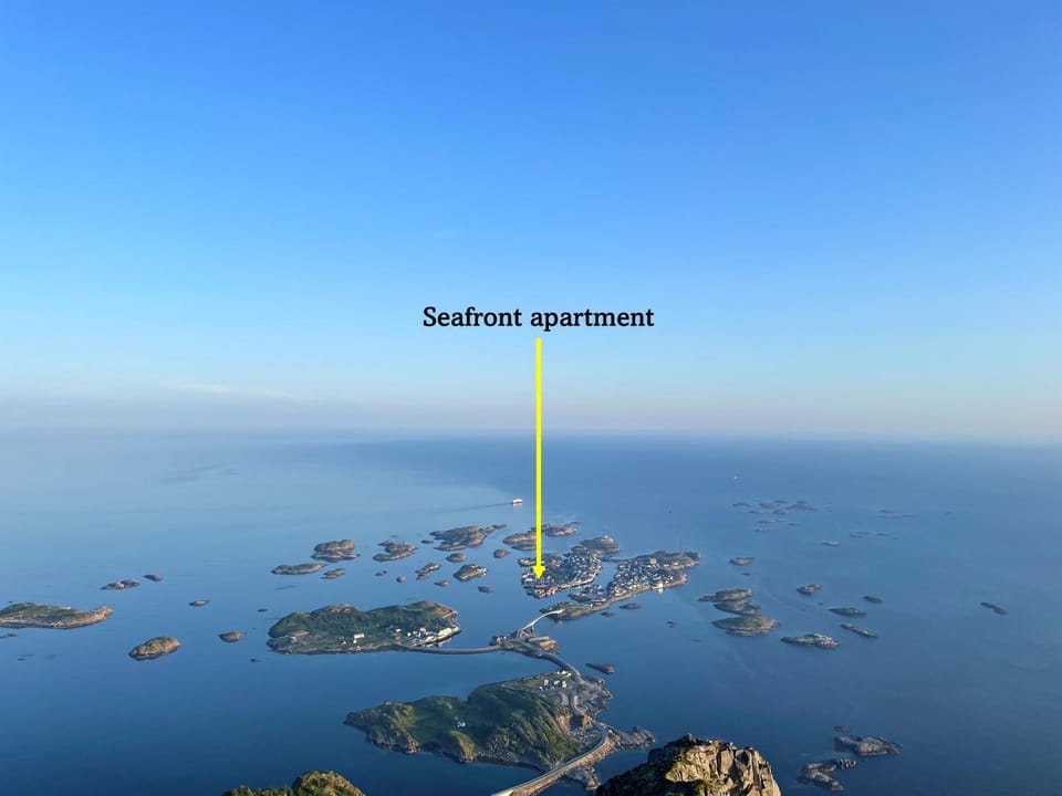 Seafront apartment Henningsvær Apartment in Lofoten