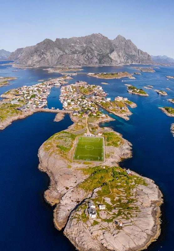 Seafront apartment Henningsvær Apartment in Lofoten