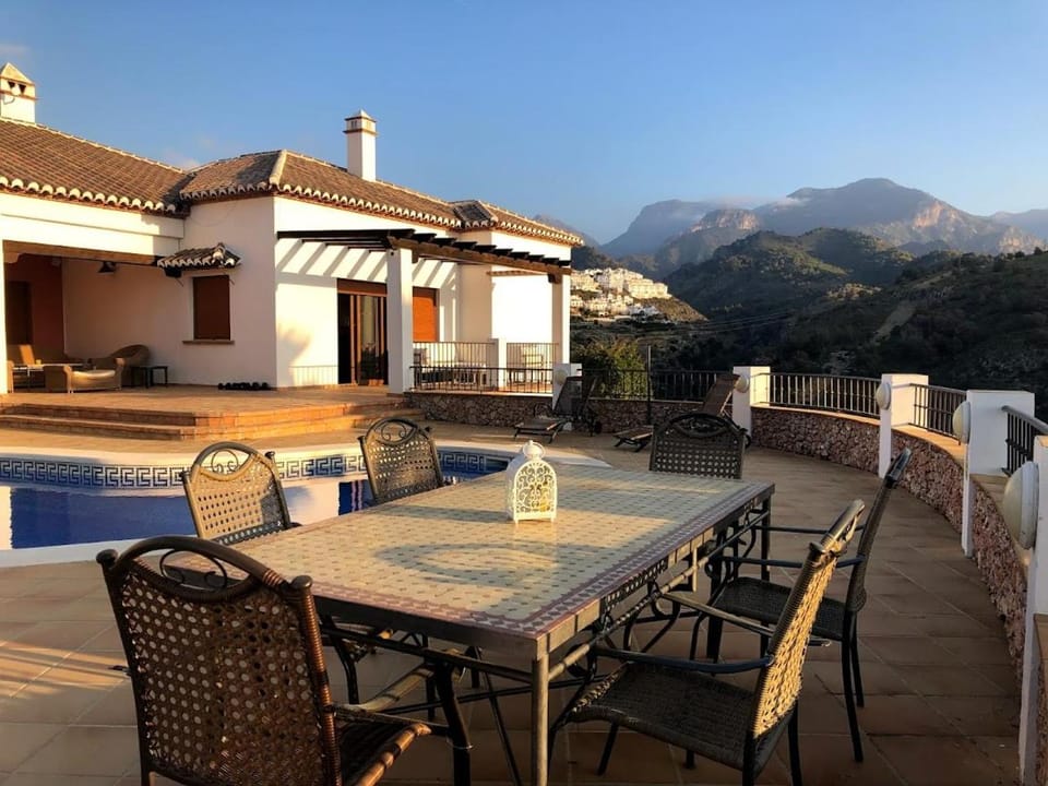 Property building, Natural landscape, View (from property/room), Balcony/Terrace, Balcony/Terrace, Dining area, Mountain view, Pool view, Swimming pool, sunbed