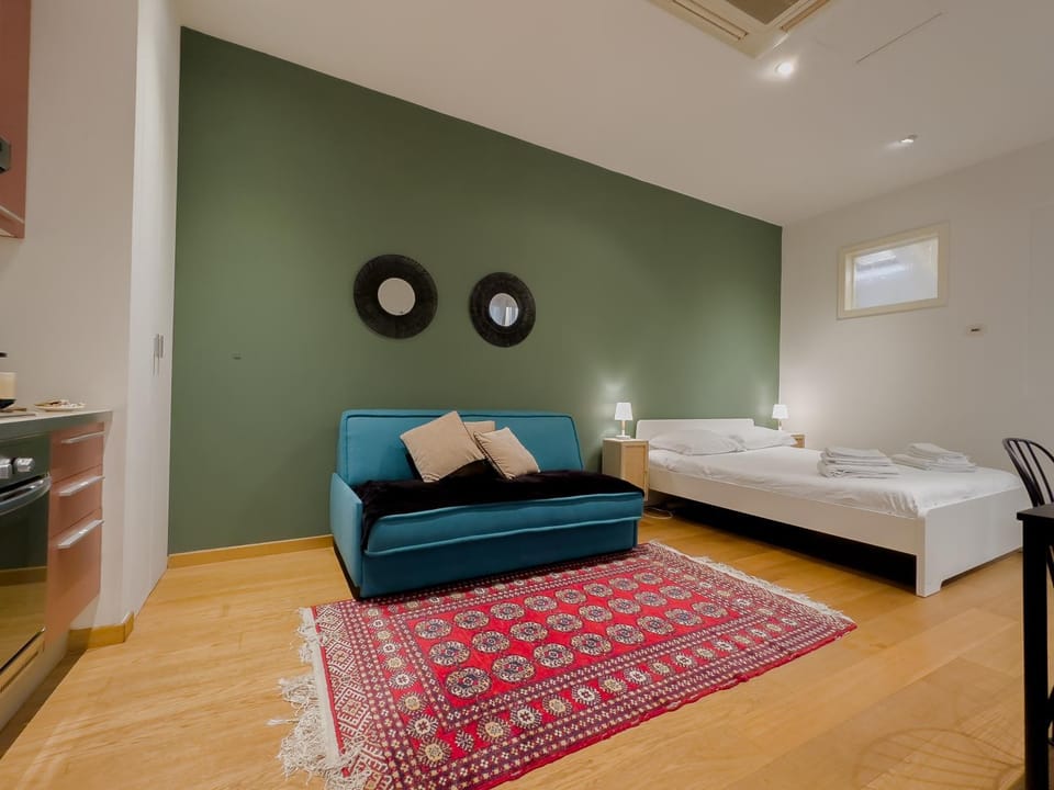 Bed, Living room, Photo of the whole room, Bedroom
