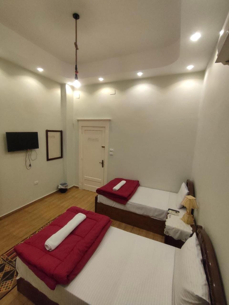 Bed, TV and multimedia, Photo of the whole room, Bedroom, towels
