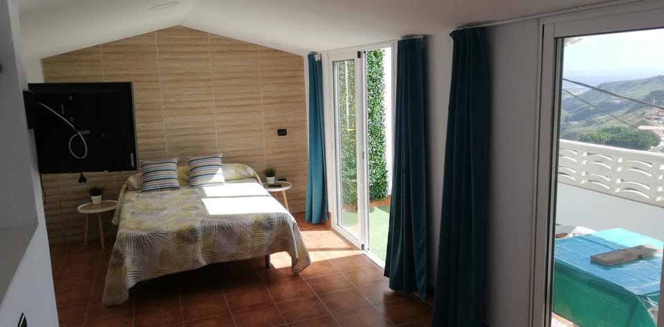 Balcony/Terrace, Photo of the whole room, Bedroom, Mountain view