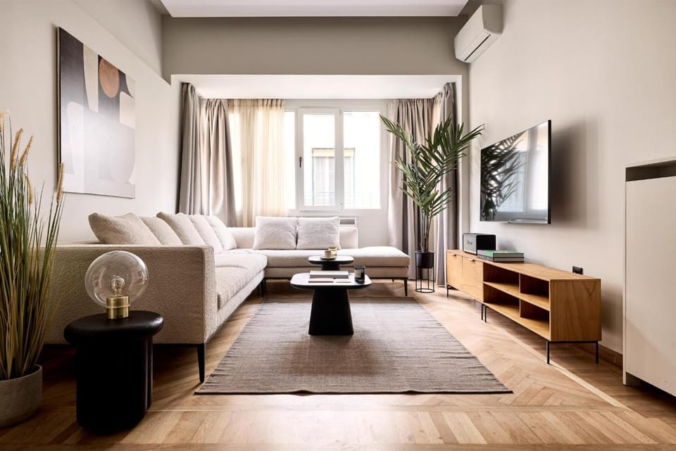 TV and multimedia, Living room, Seating area, Evening entertainment