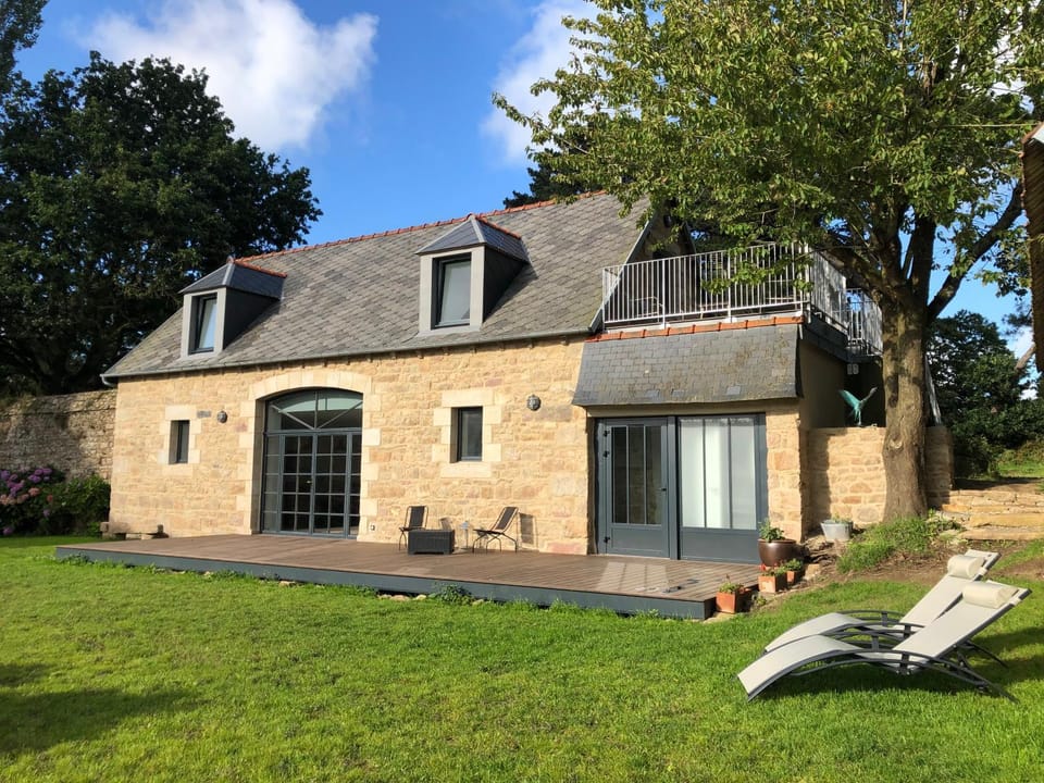 Patio, Game Room, Banquet/Function facilities, Meeting/conference room, sunbed