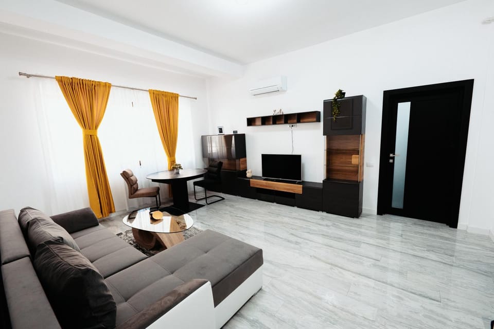 Communal lounge/ TV room, TV and multimedia, Living room, Seating area, Evening entertainment, flat iron