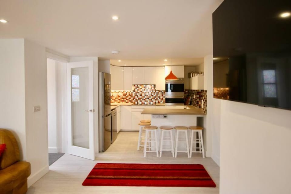 Dining area, pet friendly, kitchen