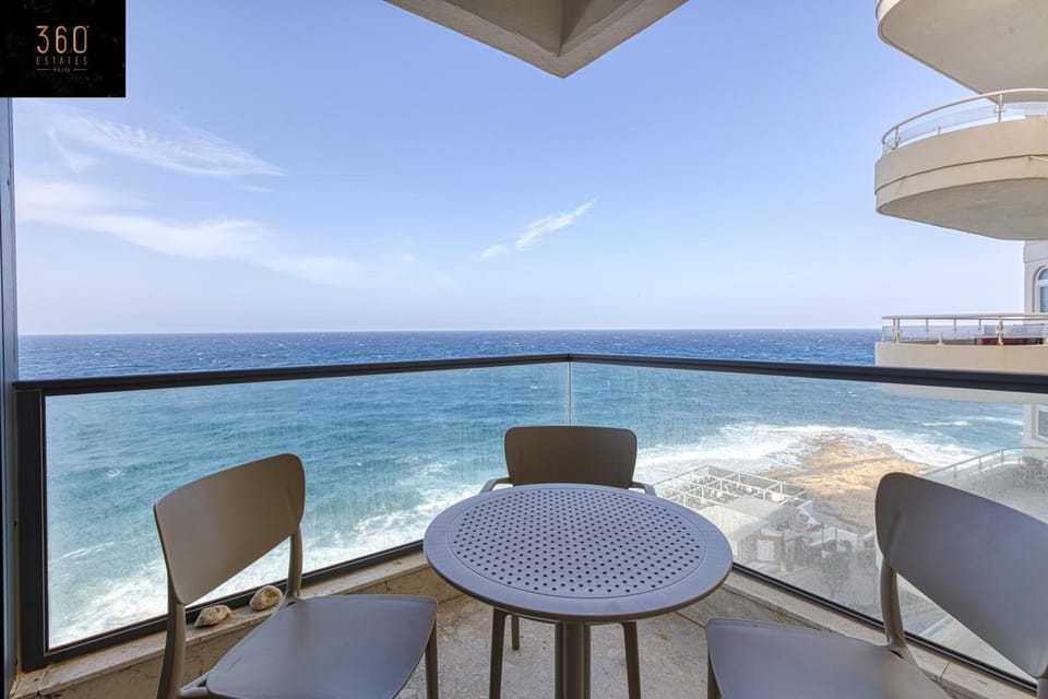 Day, Natural landscape, View (from property/room), Balcony/Terrace, Living room, Seating area, Dining area, Beach, Sea view