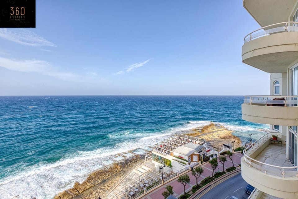 Nearby landmark, Day, Natural landscape, Balcony/Terrace, Beach, Sea view