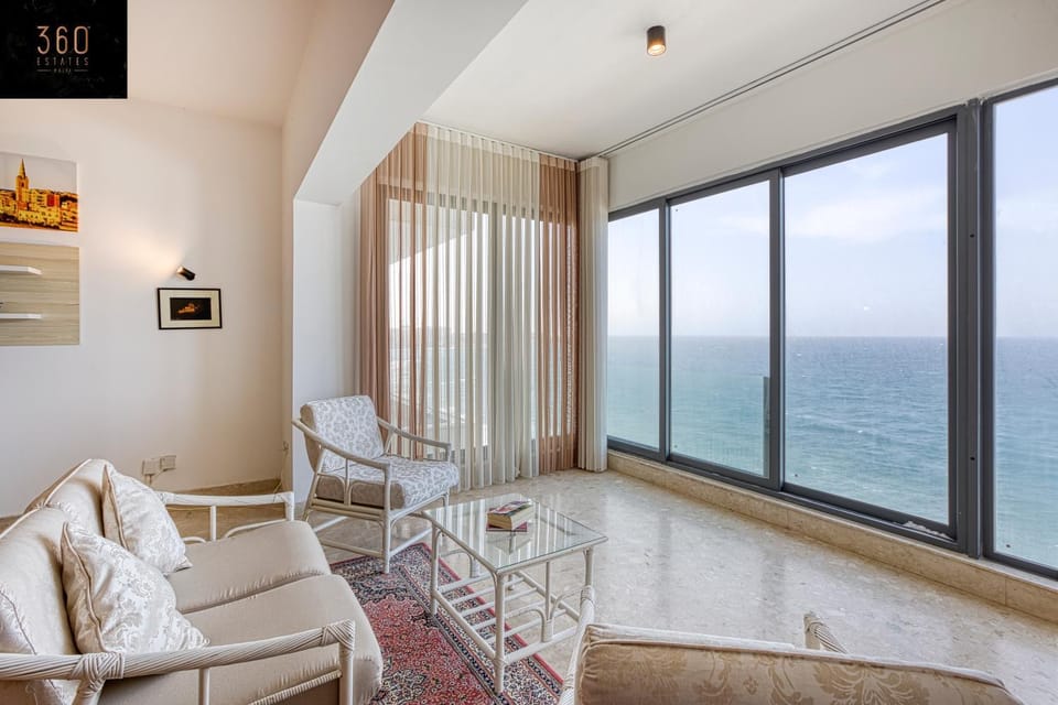 Natural landscape, TV and multimedia, Living room, Seating area, Sea view