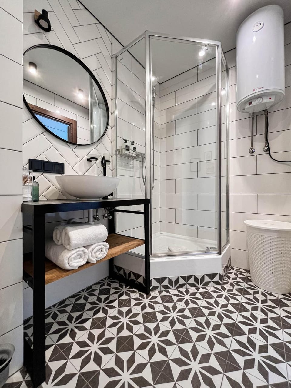 Shower, towels