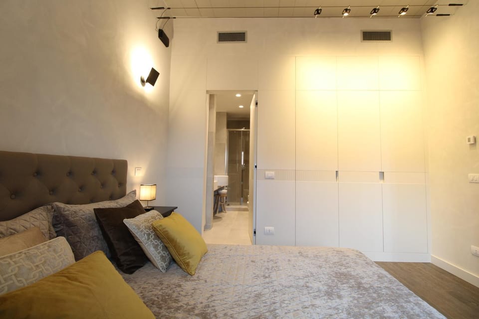 Bed, Photo of the whole room, wardrobe