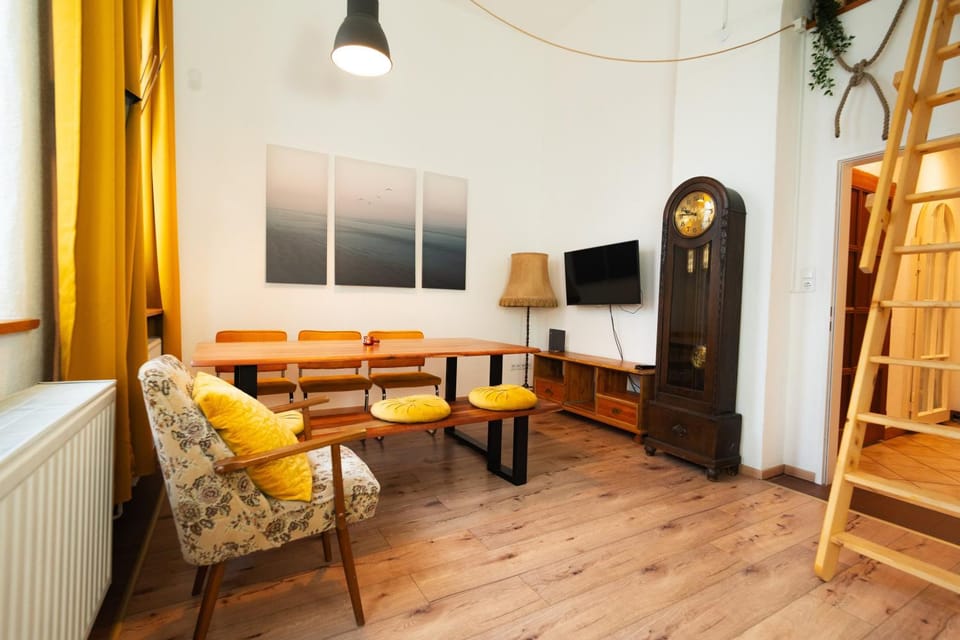 TV and multimedia, Seating area