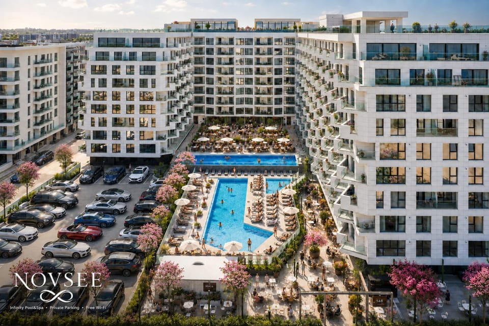 Property building, Restaurant/places to eat, Swimming pool, Breakfast, Parking