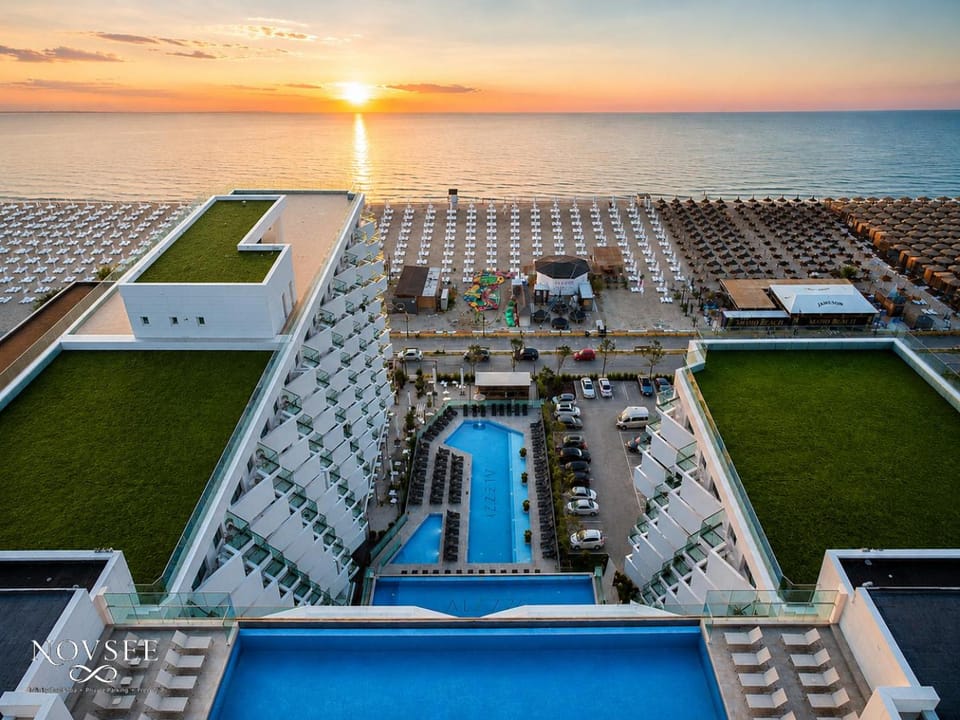 Property building, Summer, View (from property/room), Beach, Sea view, Sea view, Swimming pool