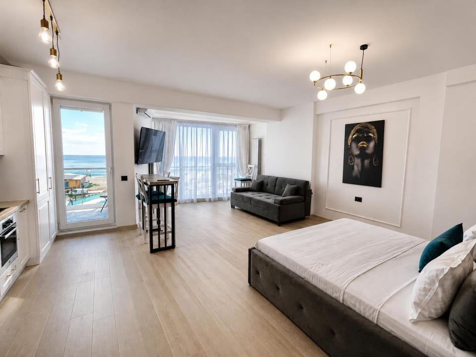 Bed, Photo of the whole room, Pool view, Sea view