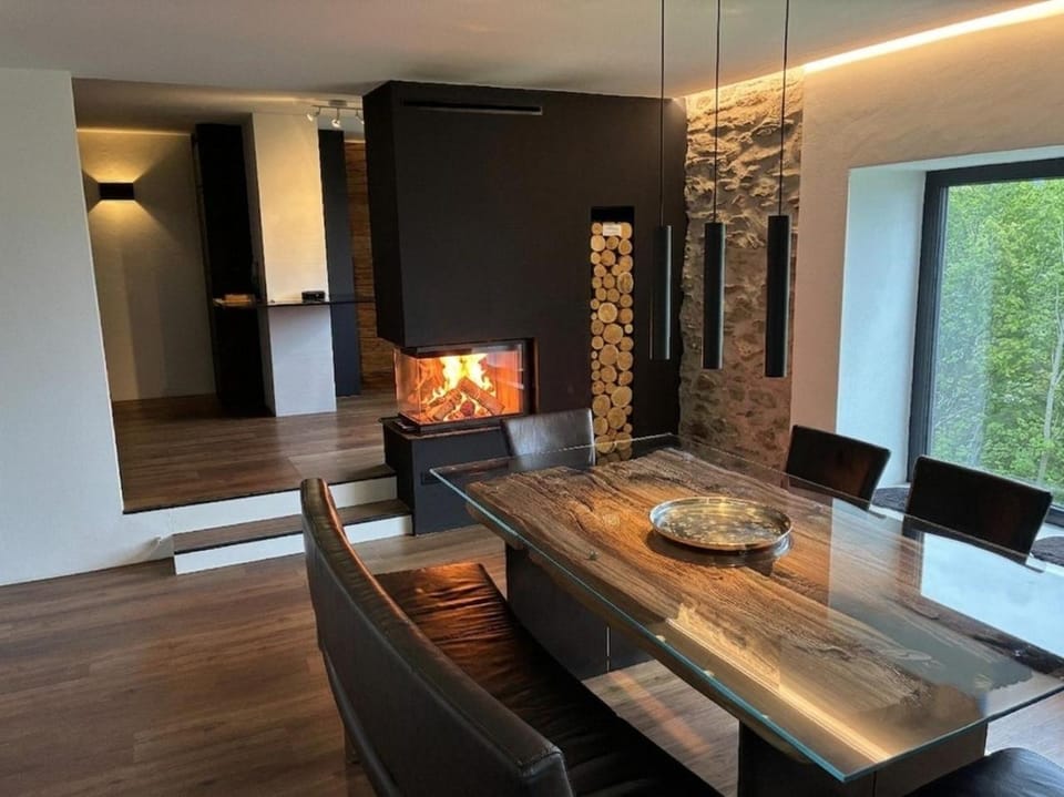 Seating area, Dining area