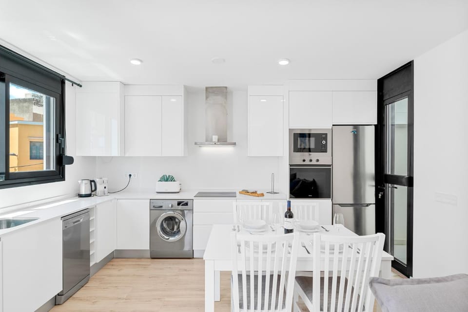 Coffee/tea facilities, Kitchen or kitchenette, Dining area, dishwasher, minibar, pet friendly, stove