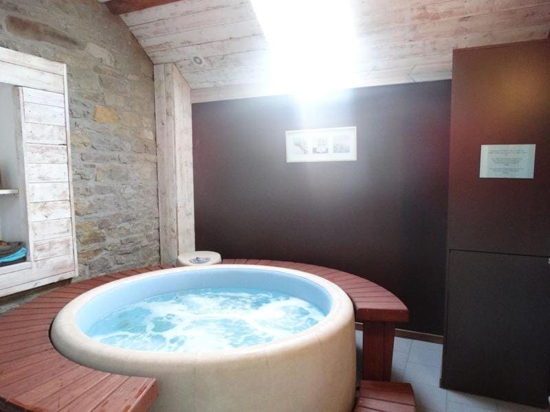 Hot Tub, Spa and wellness centre/facilities