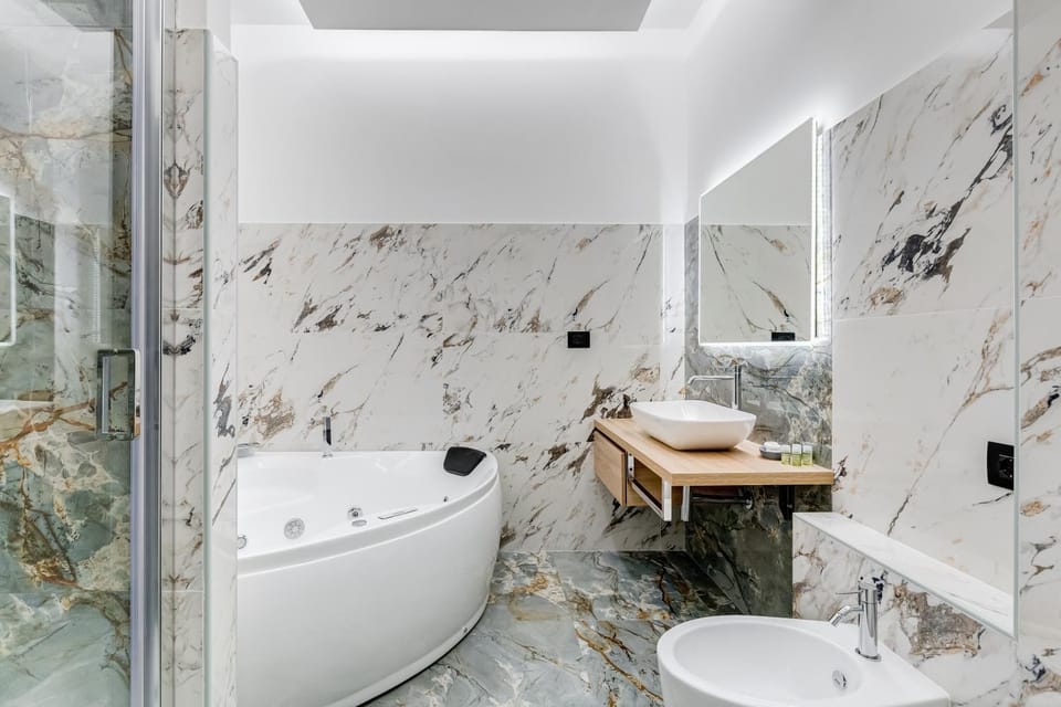 Shower, Toilet, Hot Tub, Bathroom