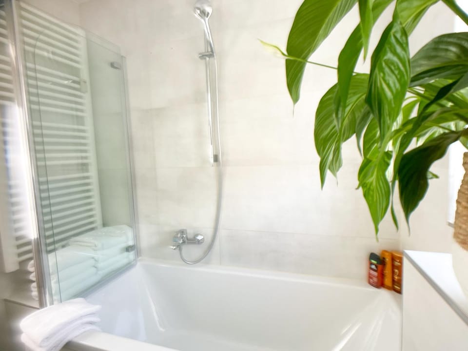 Shower, Bathroom, Bath, towels