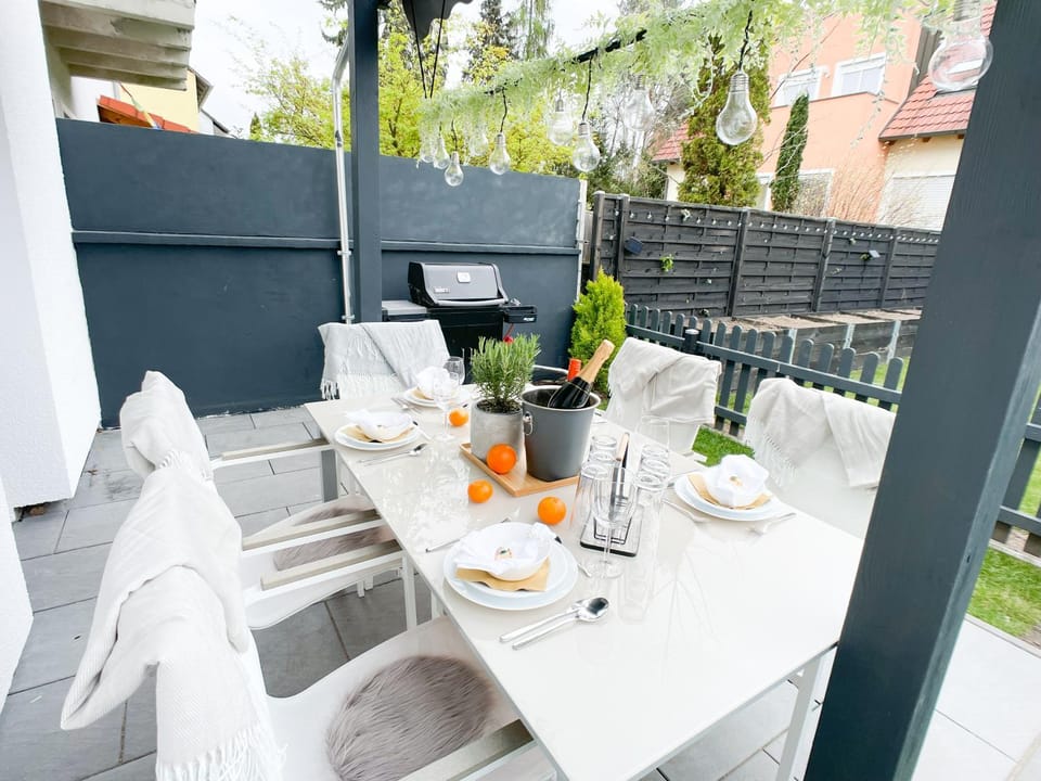 BBQ facilities, BBQ facilities, View (from property/room), Balcony/Terrace, Seating area, Dining area