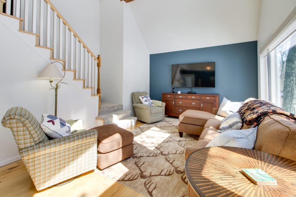 Breezy Point Cabin: Deck w/ Golf Course Views! Cabin in Breezy Point