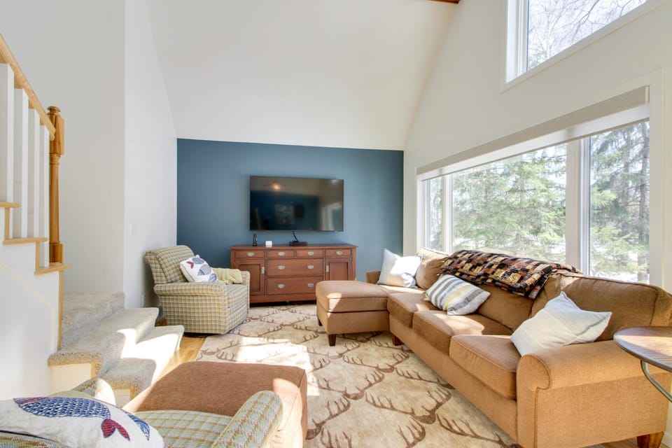 Breezy Point Cabin: Deck w/ Golf Course Views! Cabin in Breezy Point