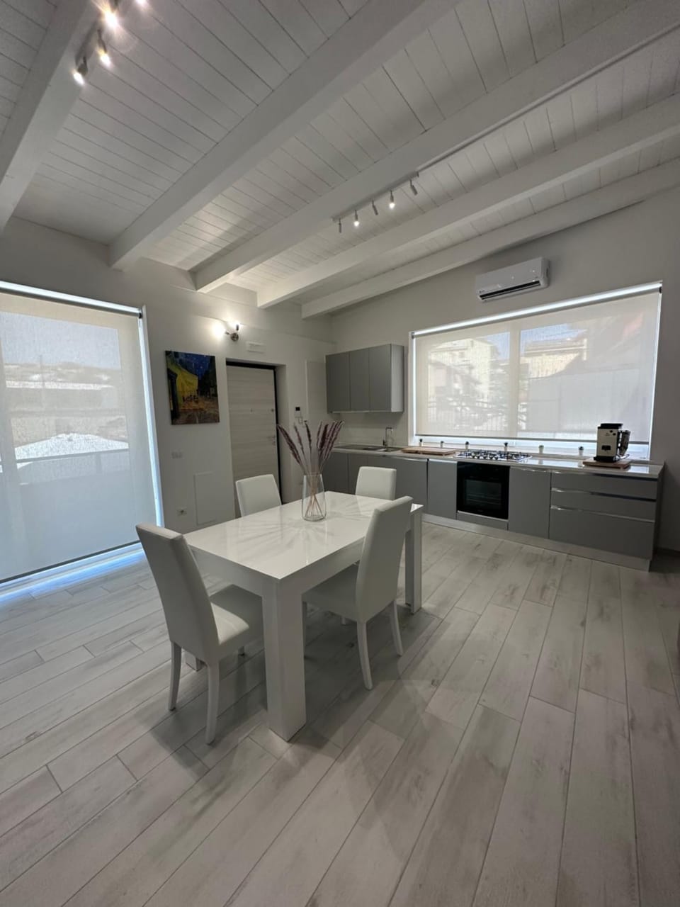 TV and multimedia, Kitchen or kitchenette, Dining area