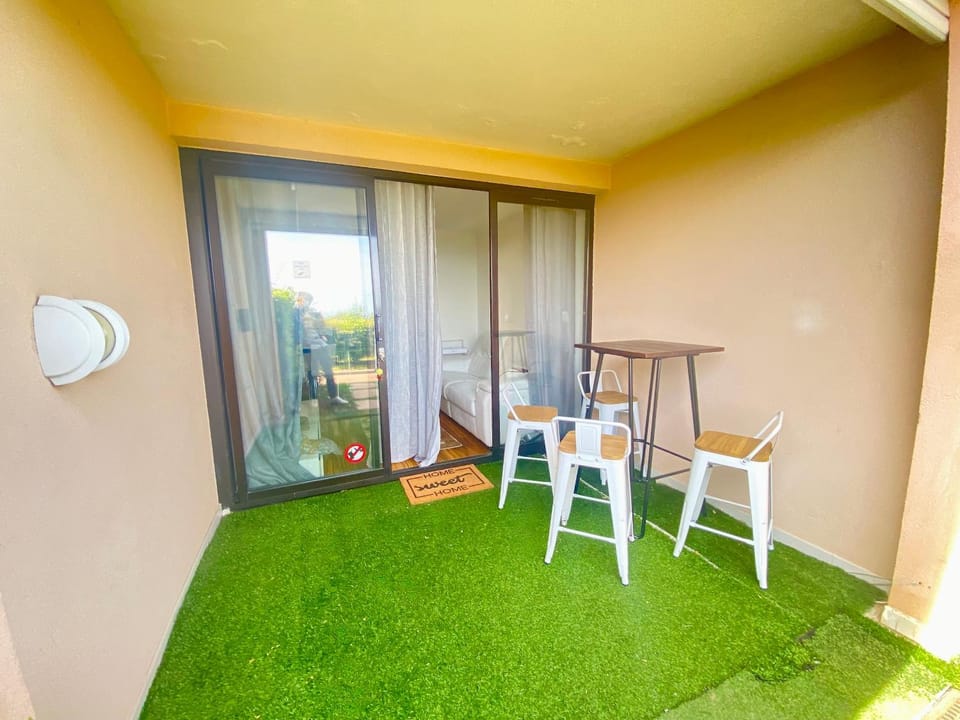 Patio, Dining area